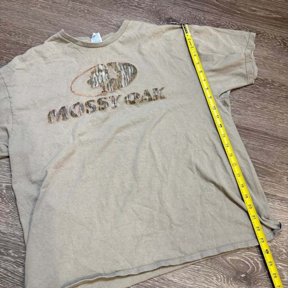 Mossy Oak Graphic T-Shirt Size XL Tan Short Fit Camo Logo